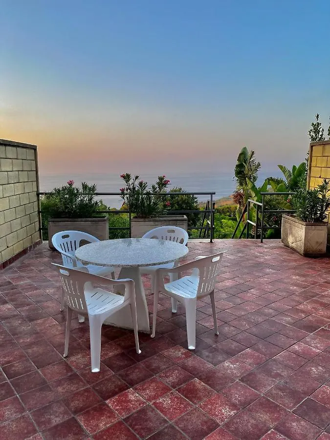 Villa Master Cefalù 0*,  Italia